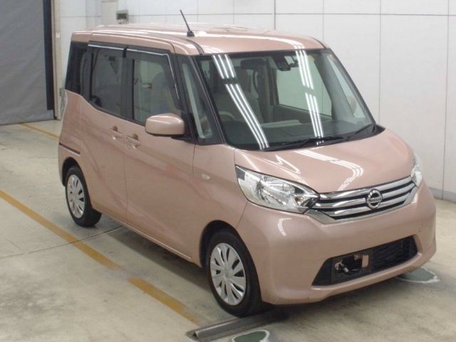 3017 Nissan Dayz roox B21A 2015 г. (NAA Osaka)